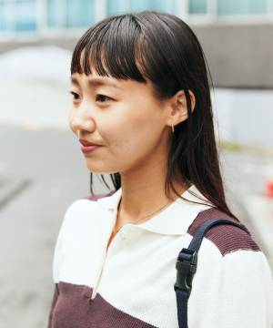 公園にも行けちゃうおしゃれなファミリーコーデ！モノトーン×パープルで仲良しリンク♡ | HugMug - 親子で楽しむファッションやライフスタイル情報を届けるママメディア