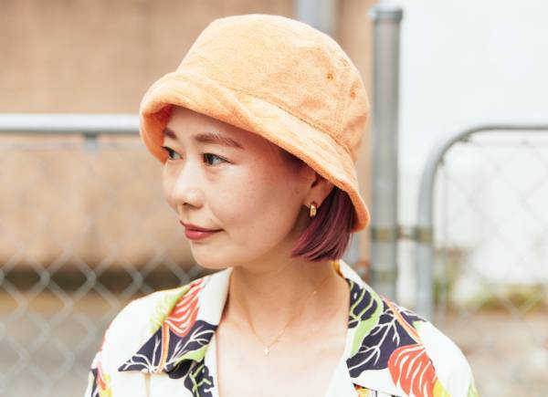 『ユニクロ』のハットが推せる♡ オレンジのパイル地が夏にぴったり！ | HugMug - 親子で楽しむファッションやライフスタイル情報を届けるママメディア