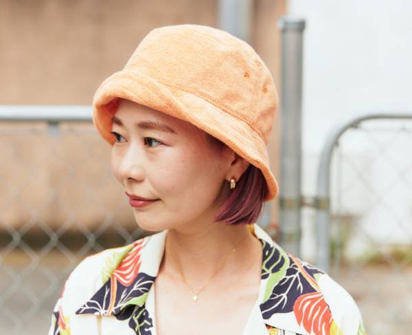 『ユニクロ』のハットが推せる♡ オレンジのパイル地が夏にぴったり！ | HugMug - 親子で楽しむファッションやライフスタイル情報を届けるママメディア