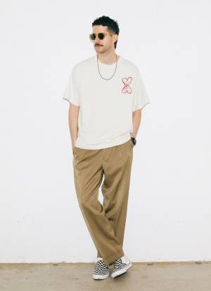 【素敵な夫婦のTシャツスナップ6選】 夏の本命Tシャツをシェアしよう！ | HugMug - 親子で楽しむファッションやライフスタイル情報を届けるママメディア