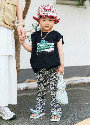 『ZARA』のキッズパンツがめちゃかわ♡アウトドアにも行けちゃうおしゃれな夏コーデ！ | HugMug - 親子で楽しむファッションやライフスタイル情報を届けるママメディア