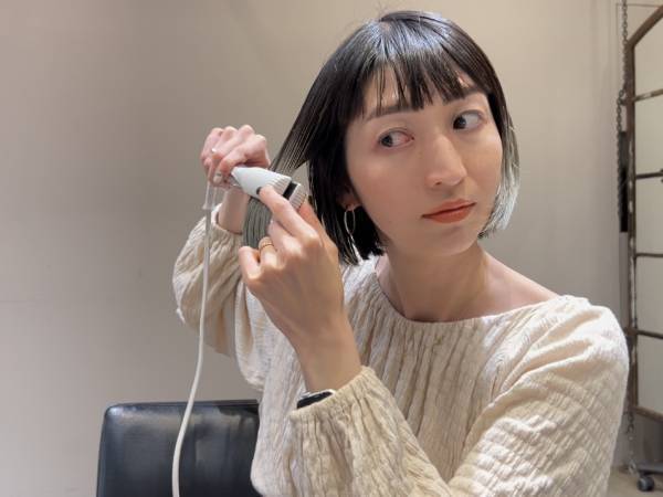美容師が見つけた最強コンビ！雨に負けないヘアセットはRefaヘアアイロンとロックオイル | HugMug - 親子で楽しむファッションやライフスタイル情報を届けるママメディア