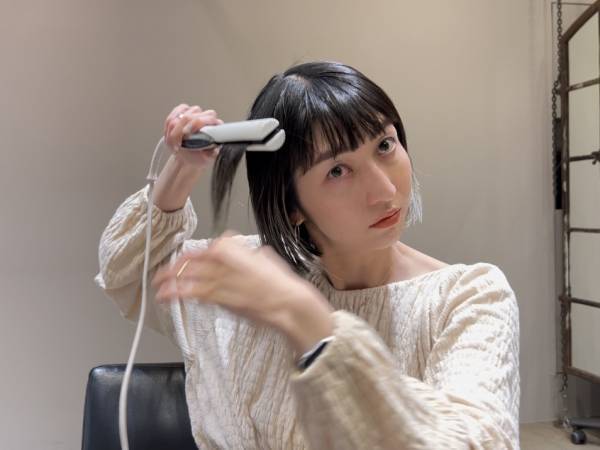 美容師が見つけた最強コンビ！雨に負けないヘアセットはRefaヘアアイロンとロックオイル | HugMug - 親子で楽しむファッションやライフスタイル情報を届けるママメディア