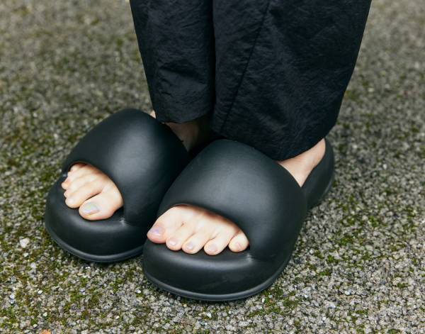 ブラック×ブルーで即統一感アップ！おしゃれファミリーのカラーリンクコーデ♡ | HugMug - 親子で楽しむファッションやライフスタイル情報を届けるママメディア