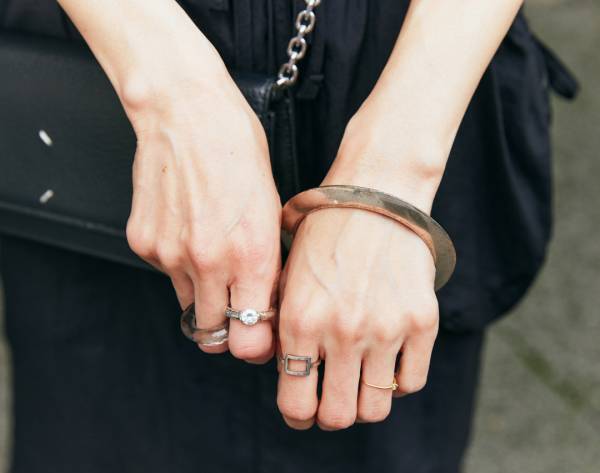 ブラック×ブルーで即統一感アップ！おしゃれファミリーのカラーリンクコーデ♡ | HugMug - 親子で楽しむファッションやライフスタイル情報を届けるママメディア