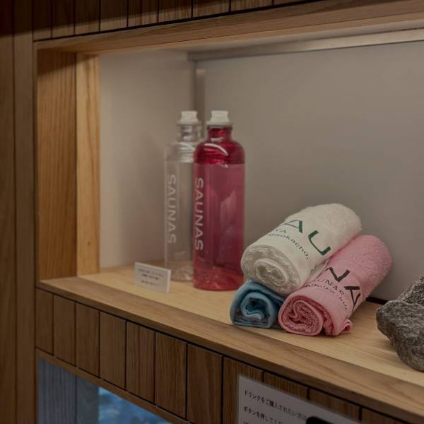 渋谷でととのう。話題のサウナ施設「saunas」体験レポート | HugMug - 親子で楽しむファッションやライフスタイル情報を届けるママメディア