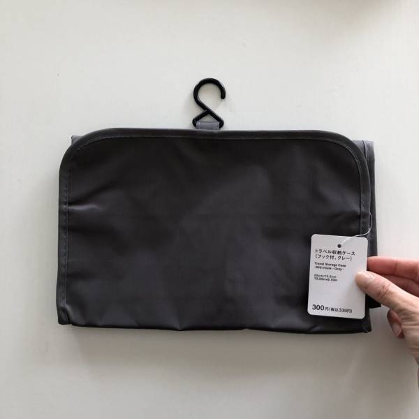 これ300円！？中身が一目でわかるフック付きトラベル収納ポーチ【standardproducts】 | HugMug - 親子で楽しむファッションやライフスタイル情報を届けるママメディア