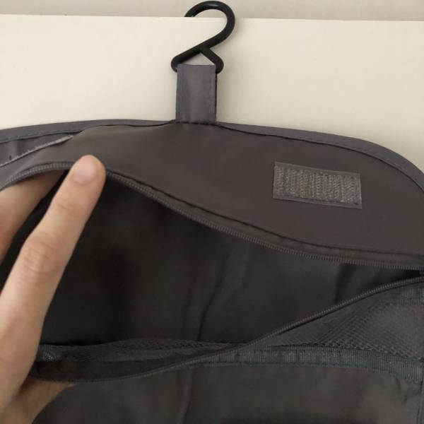 これ300円！？中身が一目でわかるフック付きトラベル収納ポーチ【standardproducts】 | HugMug - 親子で楽しむファッションやライフスタイル情報を届けるママメディア