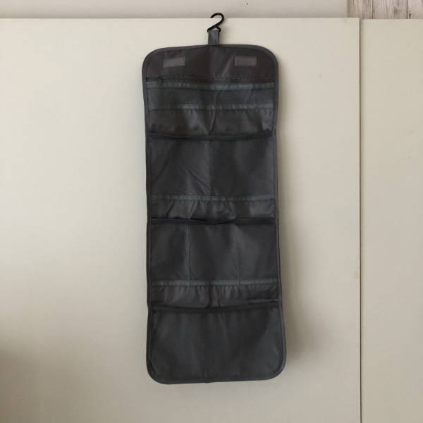 これ300円！？中身が一目でわかるフック付きトラベル収納ポーチ【standardproducts】 | HugMug - 親子で楽しむファッションやライフスタイル情報を届けるママメディア