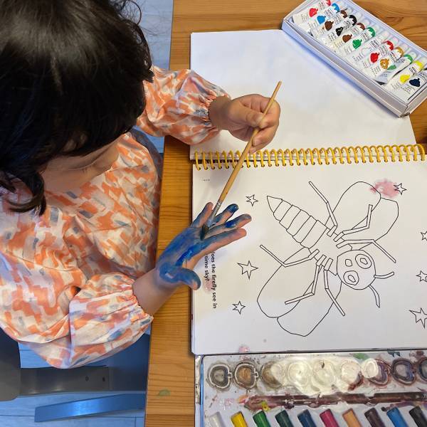 アート•知育•体感を育む！4歳児におすすめおうち遊び3選 | HugMug - 親子で楽しむファッションやライフスタイル情報を届けるママメディア