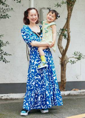 『ZARA』の柄ワンピがめちゃかわ♡ 親子でポップな夏コーデ！ | HugMug - 親子で楽しむファッションやライフスタイル情報を届けるママメディア