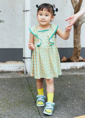 『ZARA』の柄ワンピがめちゃかわ♡ 親子でポップな夏コーデ！ | HugMug - 親子で楽しむファッションやライフスタイル情報を届けるママメディア