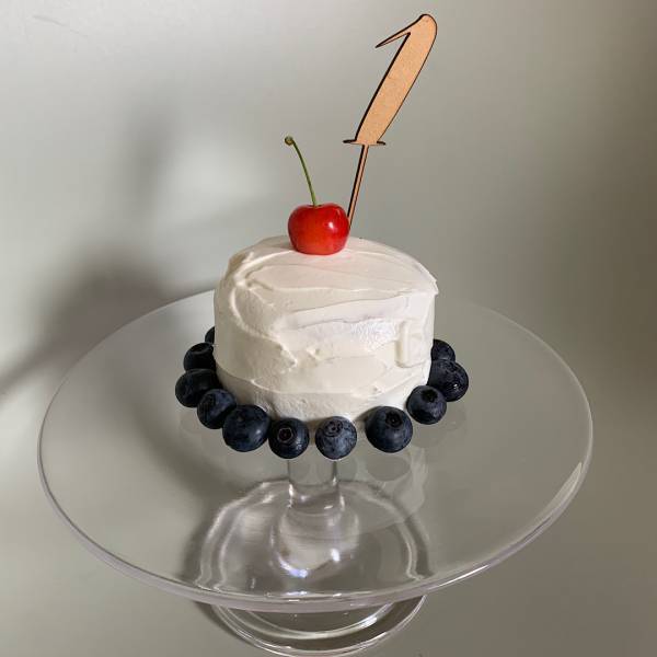 卵不使用！簡単・可愛い1歳のバースデーケーキレシピ | HugMug - 親子で楽しむファッションやライフスタイル情報を届けるママメディア