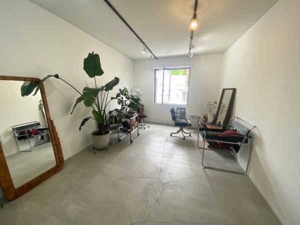 【白金台】子連れOK！ 2席のみでプライベート感満載の美容室「Plastique」 | HugMug - 親子で楽しむファッションやライフスタイル情報を届けるママメディア