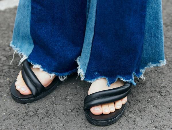 夏のモノトーンコーデ成功術！ 民族調のキッズワンピがアクセント♪ | HugMug - 親子で楽しむファッションやライフスタイル情報を届けるママメディア