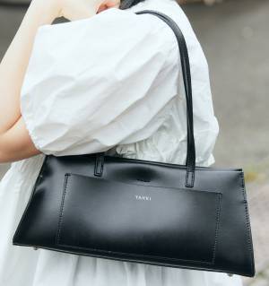 夏のモノトーンコーデ成功術！ 民族調のキッズワンピがアクセント♪ | HugMug - 親子で楽しむファッションやライフスタイル情報を届けるママメディア