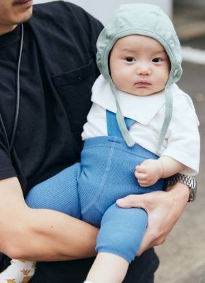 夏のモノトーンコーデ成功術！ 民族調のキッズワンピがアクセント♪ | HugMug - 親子で楽しむファッションやライフスタイル情報を届けるママメディア