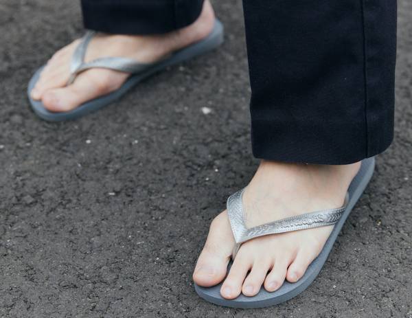 夏のモノトーンコーデ成功術！ 民族調のキッズワンピがアクセント♪ | HugMug - 親子で楽しむファッションやライフスタイル情報を届けるママメディア