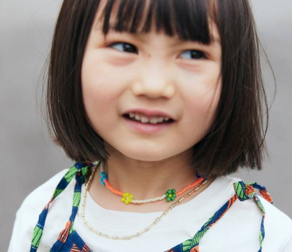 夏のモノトーンコーデ成功術！ 民族調のキッズワンピがアクセント♪ | HugMug - 親子で楽しむファッションやライフスタイル情報を届けるママメディア