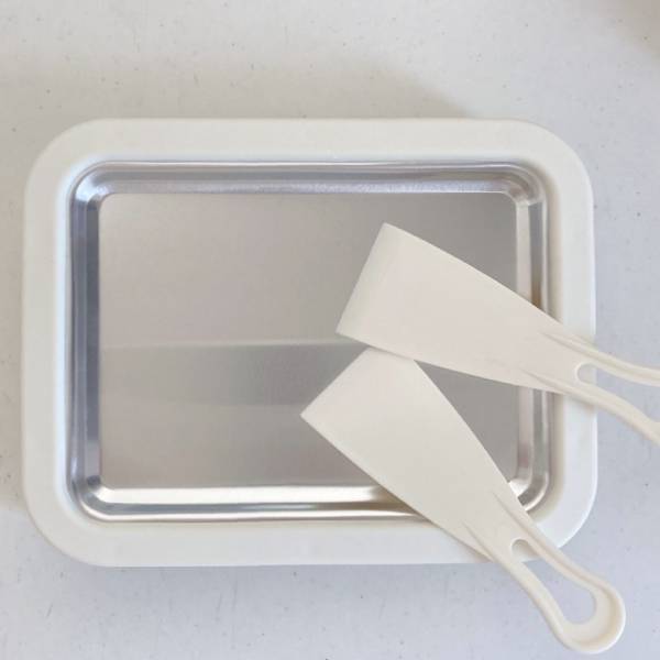 3COINSのアイスプレートで、子どもと簡単ひんやりスイーツ作り！ | HugMug - 親子で楽しむファッションやライフスタイル情報を届けるママメディア