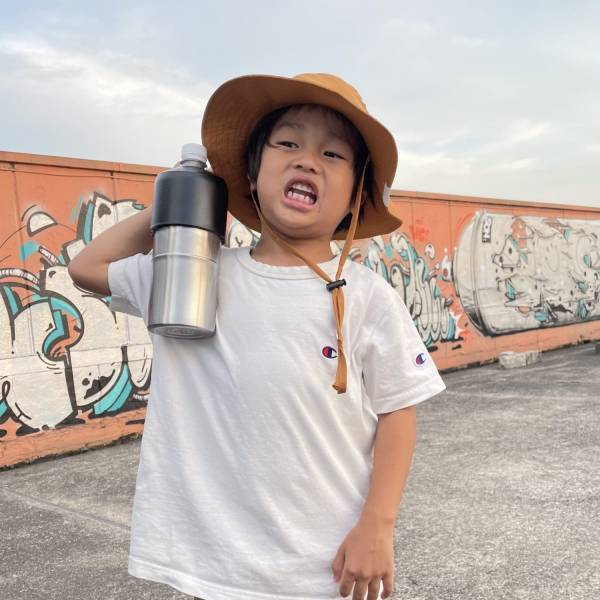 ペットボトルが1日冷たい！ニトリのペットボトルホルダーが水筒より楽ちんで便利♪ | HugMug - 親子で楽しむファッションやライフスタイル情報を届けるママメディア