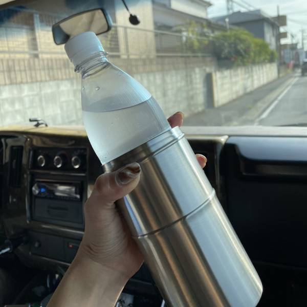 ペットボトルが1日冷たい！ニトリのペットボトルホルダーが水筒より楽ちんで便利♪ | HugMug - 親子で楽しむファッションやライフスタイル情報を届けるママメディア