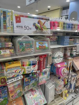 韓国土産の新定番!?明洞の12階建てダイソーが熱い！おすすめお土産をご紹介 | HugMug - 親子で楽しむファッションやライフスタイル情報を届けるママメディア