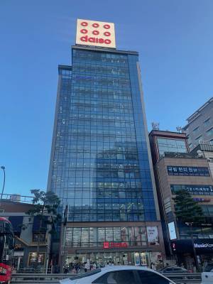 韓国土産の新定番!?明洞の12階建てダイソーが熱い！おすすめお土産をご紹介 | HugMug - 親子で楽しむファッションやライフスタイル情報を届けるママメディア