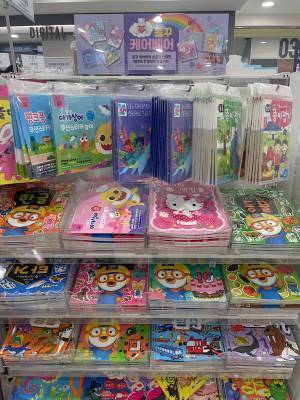 韓国土産の新定番!?明洞の12階建てダイソーが熱い！おすすめお土産をご紹介 | HugMug - 親子で楽しむファッションやライフスタイル情報を届けるママメディア