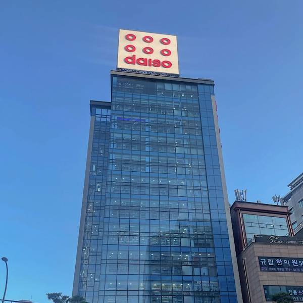 韓国土産の新定番!?明洞の12階建てダイソーが熱い！おすすめお土産をご紹介 | HugMug - 親子で楽しむファッションやライフスタイル情報を届けるママメディア