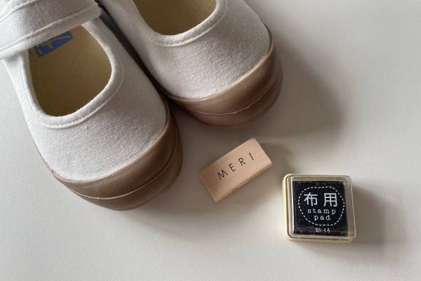 100均でうわばきデコレーション！簡単なのに子供が喜ぶうわばきに変身 | HugMug - 親子で楽しむファッションやライフスタイル情報を届けるママメディア