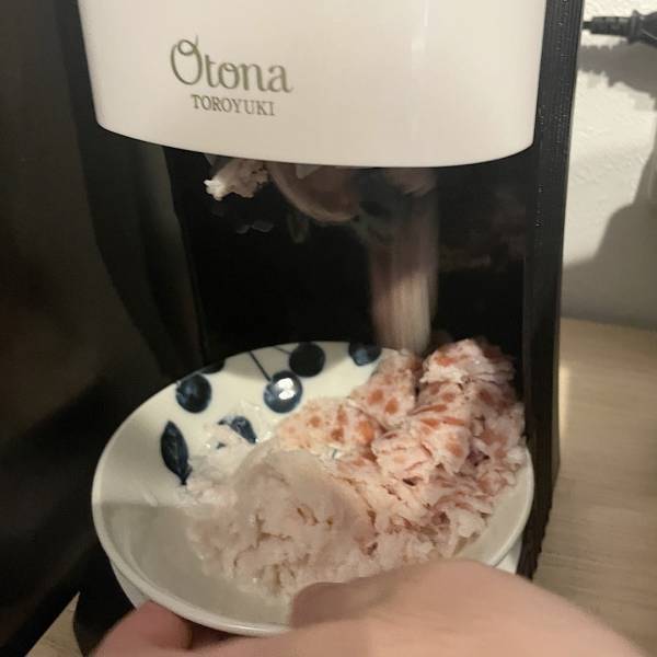 【ドウシシャ】電動ふわふわとろ雪かき氷器の徹底レポとアレンジレシピもご紹介 | HugMug - 親子で楽しむファッションやライフスタイル情報を届けるママメディア