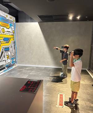 VRゲーム好きキッズ必見！屋内型eスポーツテーマパーク”RED° TOKYO TOWER” | HugMug - 親子で楽しむファッションやライフスタイル情報を届けるママメディア