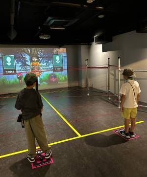 VRゲーム好きキッズ必見！屋内型eスポーツテーマパーク”RED° TOKYO TOWER” | HugMug - 親子で楽しむファッションやライフスタイル情報を届けるママメディア