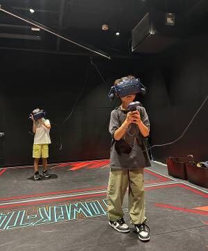 VRゲーム好きキッズ必見！屋内型eスポーツテーマパーク”RED° TOKYO TOWER” | HugMug - 親子で楽しむファッションやライフスタイル情報を届けるママメディア