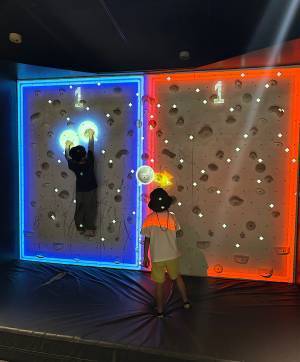 VRゲーム好きキッズ必見！屋内型eスポーツテーマパーク”RED° TOKYO TOWER” | HugMug - 親子で楽しむファッションやライフスタイル情報を届けるママメディア