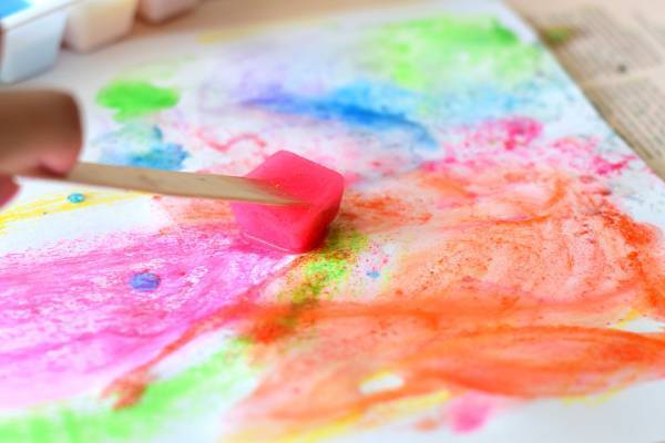 【氷を使ったひんやり工作3選】暑い夏に親子でつくってみよう！ | HugMug