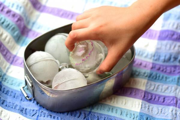 【氷を使ったひんやり工作3選】暑い夏に親子でつくってみよう！ | HugMug