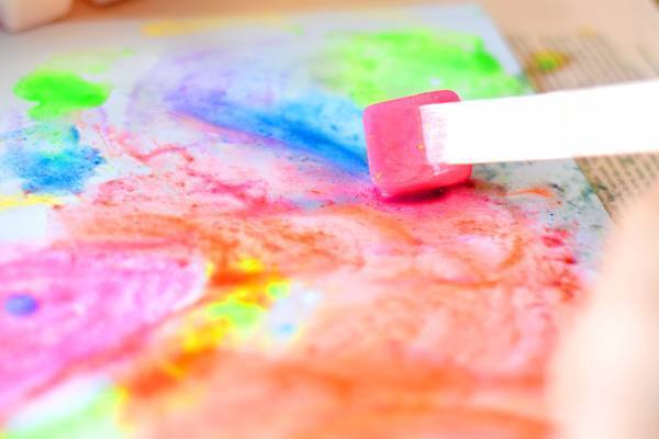 【氷を使ったひんやり工作3選】暑い夏に親子でつくってみよう！ | HugMug