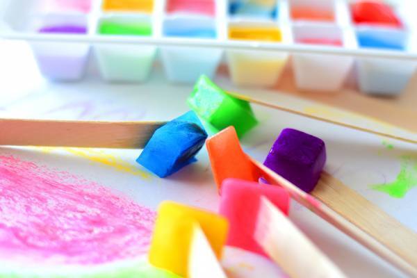 【氷を使ったひんやり工作3選】暑い夏に親子でつくってみよう！ | HugMug