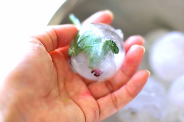 【氷を使ったひんやり工作3選】暑い夏に親子でつくってみよう！ | HugMug