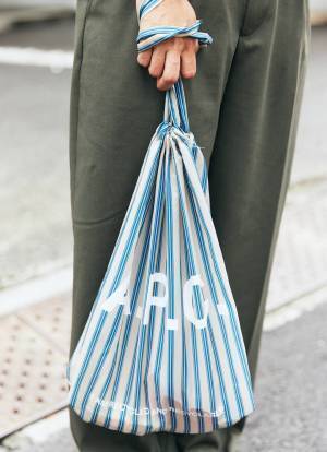 『バースデイ』がやっぱり使える！ 白Tシャツで爽やか親子コーデ | HugMug - 親子で楽しむファッションやライフスタイル情報を届けるママメディア