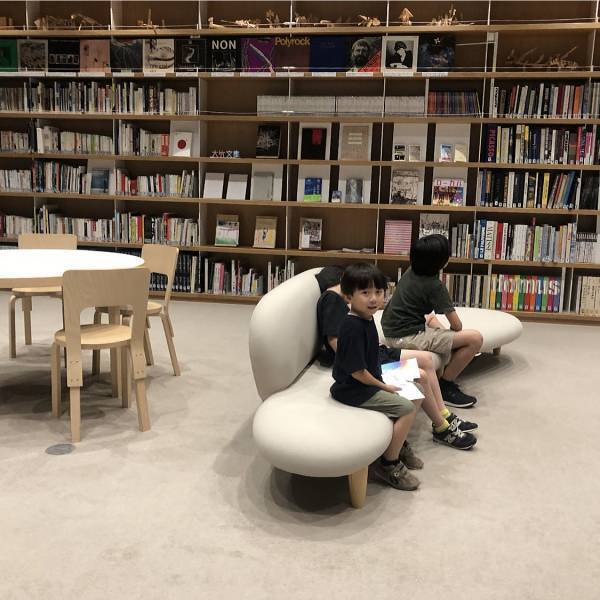 【見て、触って、動いて】子連れで行きたい！五感を使って楽しめる富山県美術館 | HugMug - 親子で楽しむファッションやライフスタイル情報を届けるママメディア