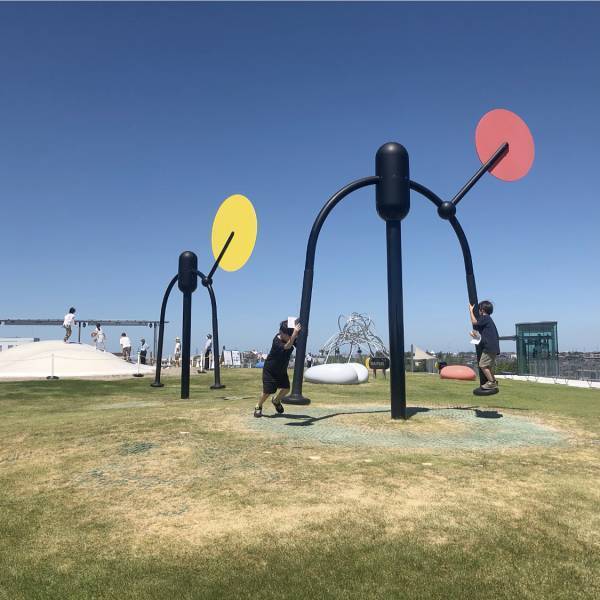 【見て、触って、動いて】子連れで行きたい！五感を使って楽しめる富山県美術館 | HugMug - 親子で楽しむファッションやライフスタイル情報を届けるママメディア