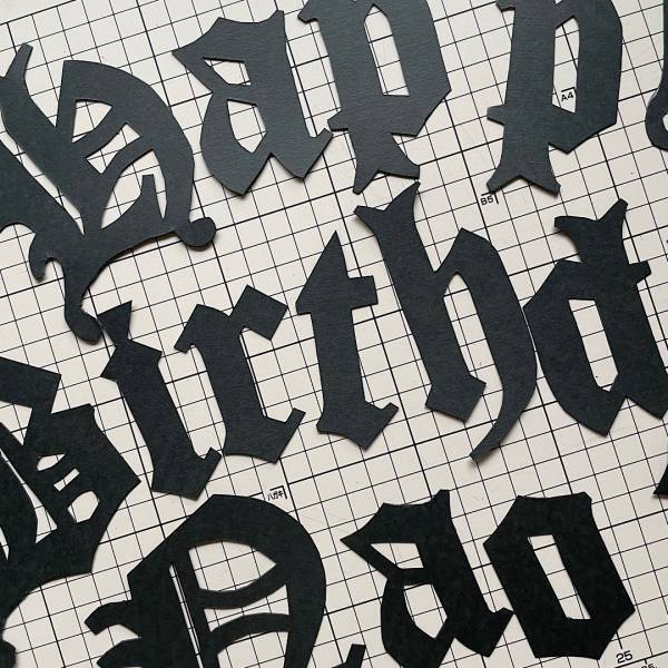 誕生日や記念日に！100均アイテムで簡単手作りガーランド | HugMug - 親子で楽しむファッションやライフスタイル情報を届けるママメディア