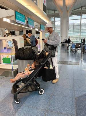 子連れ海外旅行 攻略法！【座席の選び方や機内であるといい持ち物など】 | HugMug - 親子で楽しむファッションやライフスタイル情報を届けるママメディア