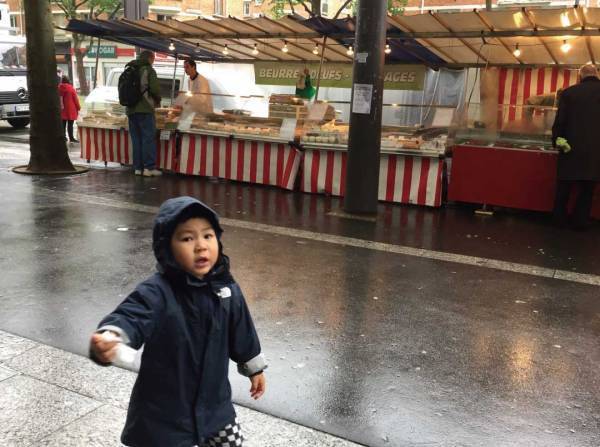 子連れ海外旅行 攻略法！【座席の選び方や機内であるといい持ち物など】 | HugMug - 親子で楽しむファッションやライフスタイル情報を届けるママメディア