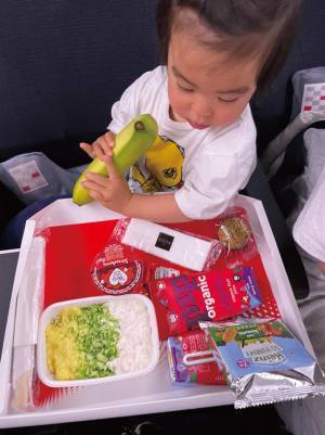 子連れ海外旅行 攻略法！【座席の選び方や機内であるといい持ち物など】 | HugMug - 親子で楽しむファッションやライフスタイル情報を届けるママメディア