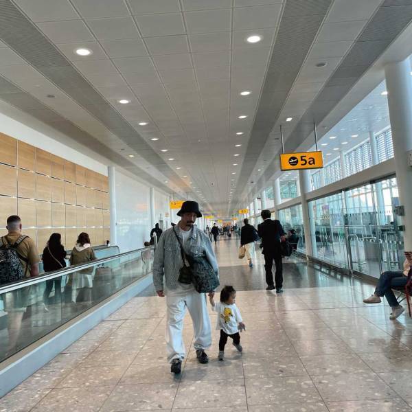 子連れ海外旅行 攻略法！【座席の選び方や機内であるといい持ち物など】 | HugMug - 親子で楽しむファッションやライフスタイル情報を届けるママメディア