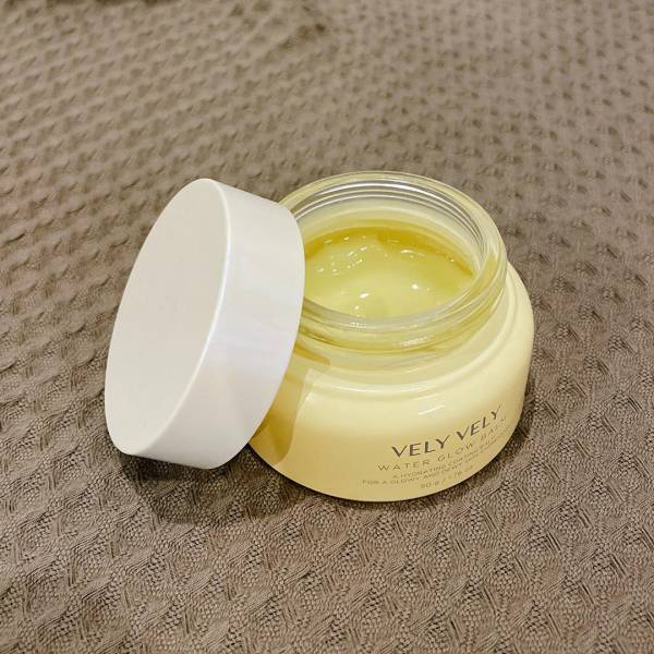 話題の美容本に習う！季節の変わり目に負けないスキンケアお試しレポ | HugMug - 親子で楽しむファッションやライフスタイル情報を届けるママメディア